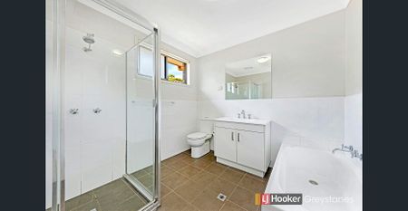 THREE BEDROOM TOWNHOUSE - Photo 4