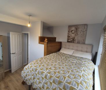 2 bed Semi-detached in Stokenchurch , High Wycombe, HP14 3QJ - Photo 4