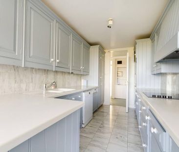 3 bedroom flat to rent - Photo 2