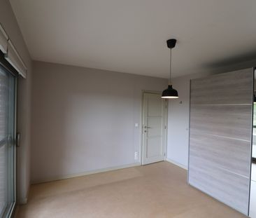 Ruim recent appartement met 2 slaapkamers, terras en autostaanplaat... - Foto 3