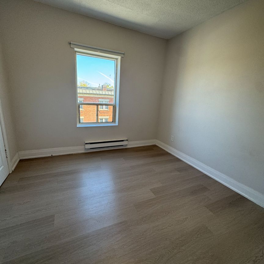 For Lease - 98 Northcliffe Boulevard Unit# 6, Toronto, Ontario - Photo 1