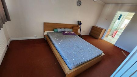 4 bedroom terraced house to rent - Photo 5