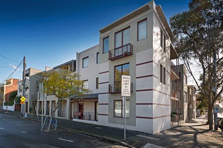 3/2 Carlton Street, Carlton VIC 3053 - Photo 2