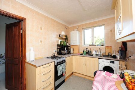 2 bedroom flat to rent - Photo 4