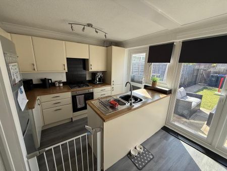 3 bedroom terraced house to rent - Photo 5