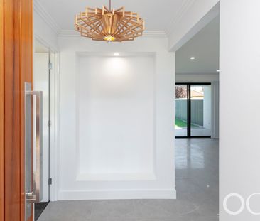 Open the Door To Contemporary Coastal Luxury - Photo 4