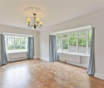 Oatlands Chase, Weybridge, Surrey, KT13 - Photo 2