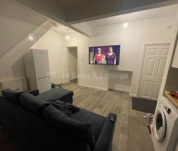 Newcombe Road, Southampton - Photo 1