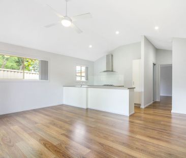 Large One Bedroom Home - WIFI & Lawn Mowing Included - Photo 4