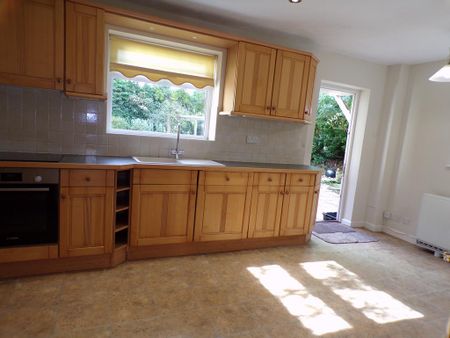3 bedroom bungalow to rent - Photo 5