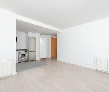 Piso de alquiler en La Rioja, 53, Villanueva de la Cañada ciudad - Photo 1