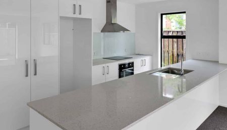 3 Bedroom Townhouse - Photo 3