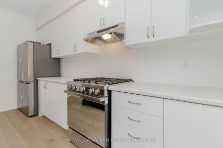 Detached Home For Lease | X7382840 - Photo 4