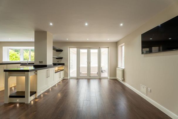 4 bedroom detached house to rent - Photo 1