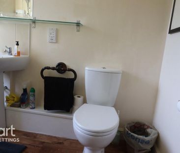 1 bedroom in a house share to rent - Photo 6