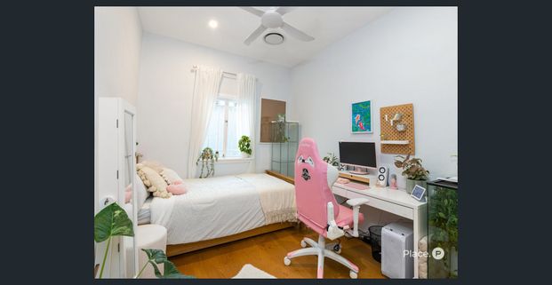 Charming Family Home - Photo 1