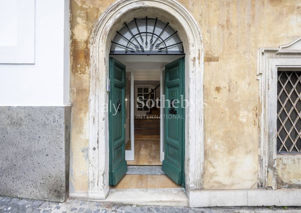 Charming Residence in a 17th-Century Palazzo