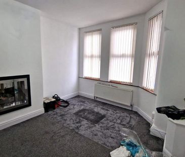 5 bedroom end of terrace house to rent - Photo 4