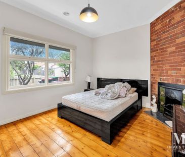 Spacious Family Home in a Prime Location - Photo 2