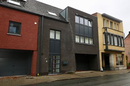 Appartement met 2 slaapkamers en autostaanplaats. - Photo 3