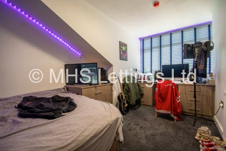 4 Bedroom Mid Terraced House for rent in Beechwood Crescent - Photo 4