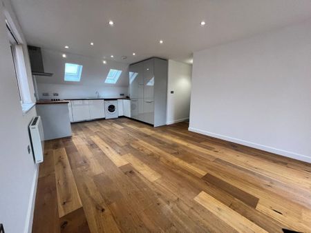 2 bedroom penthouse to rent - Photo 2