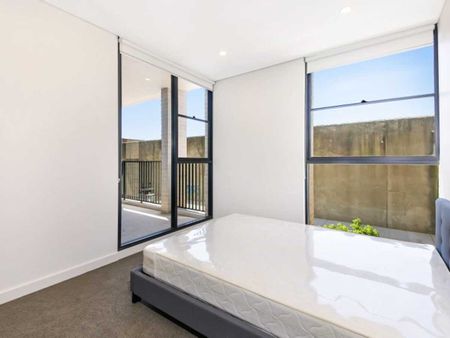 Fully Furnished Two Bedroom I Short Walk to Green Square Station - Photo 3