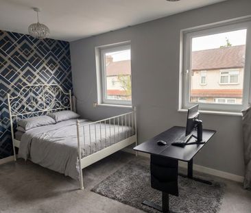 Room in a Shared House, Stokes Road, E6 - Photo 4