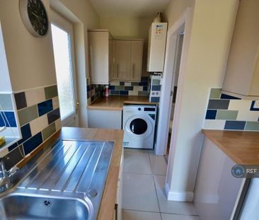 3 bedroom semi-detached house to rent - Photo 6