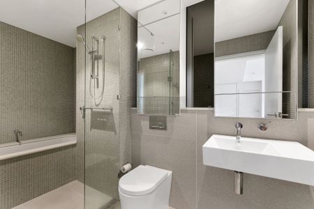 Two-Bedroom Apartment In "St Leon" Building - Photo 4