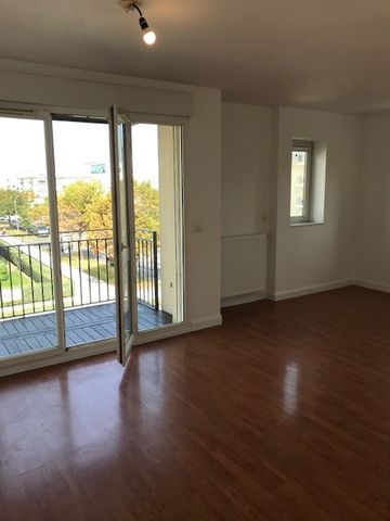 Location Appartement 3 pièces 74m² BORDEAUX 33300 - Photo 2