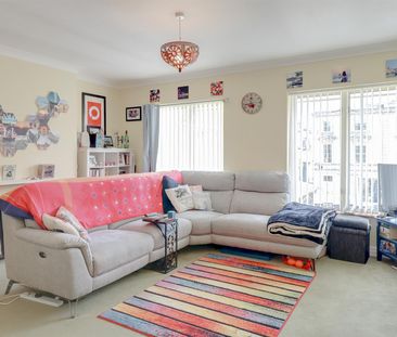 A 2 Bedroom Flat in Montpellier GL50 1SR - Photo 1