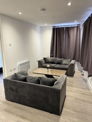 3 Bed Flat, Castle Square, SO14 - Photo 1