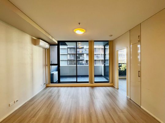 Fully Furnished / Spacious & Convenient 2 bedroom fully furnished apartment for lease - Photo 1