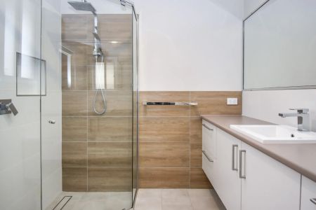 Low Maintenance & Stylish Home - Photo 3