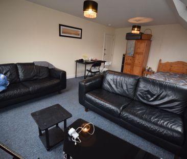 3 Bedroom Flat To Rent in Westbourne - £1,718 pcm Tenancy Info - Photo 1