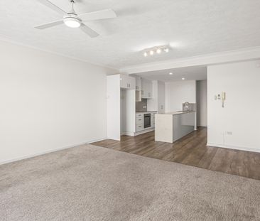 6/33 Humpybong Street, Redcliffe QLD 4020 - Apartment For Rent | Do... - Photo 1