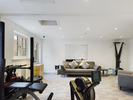 4 bedroom detached house to rent - Photo 2