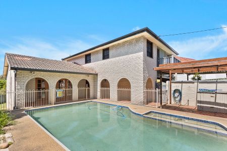 13 Georgina Ave - Photo 2