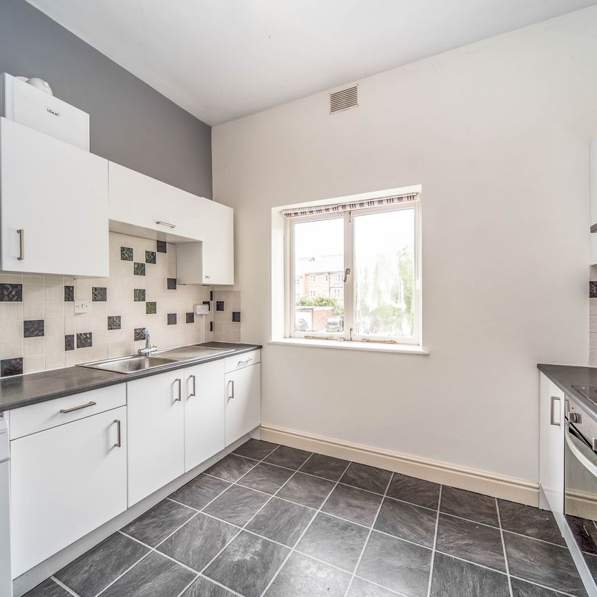 1 bedroom flat to rent Ashburnham Road, MK40 1EA - Photo 1