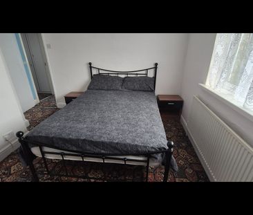 Room in a Shared House, Brooks Avenue, E6 - Photo 5