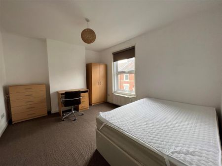 4 bedroom terraced house to rent - Photo 2