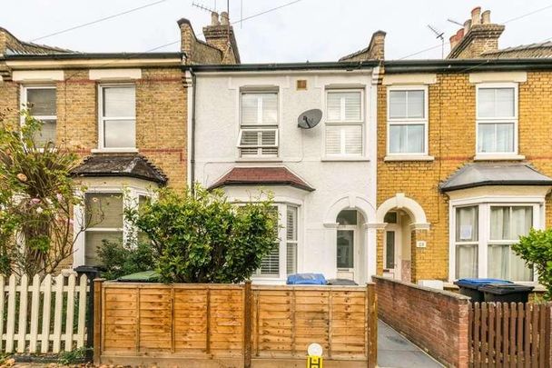 Stanley Road, Bounds Green, N11 - Photo 1