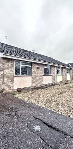 2 bedroom semi-detached bungalow to rent - Photo 2