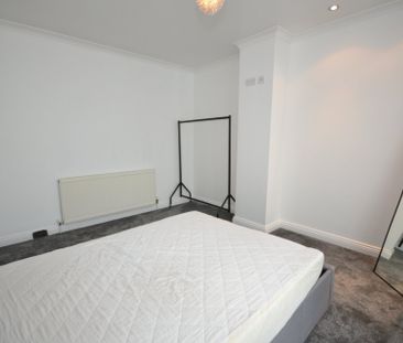 Salisbury Avenue, Styvechale, Coventry, West Midlands, CV3 5DB - Photo 5