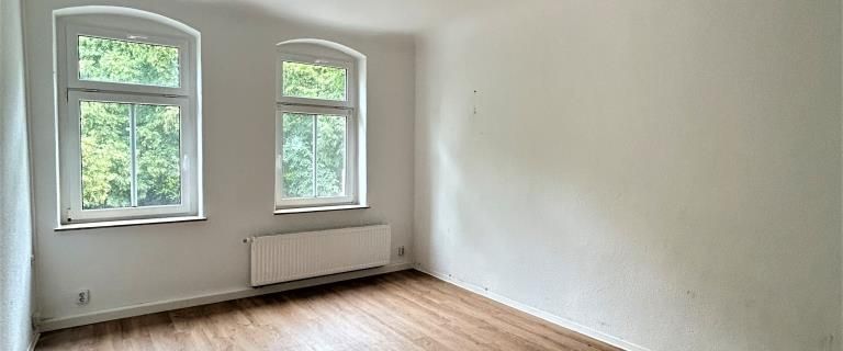 Move in and save on rent! - Photo 1