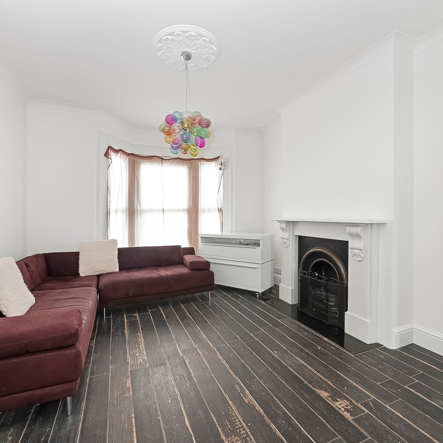 Kinveachy Gardens, Charlton, SE7, London - Photo 1