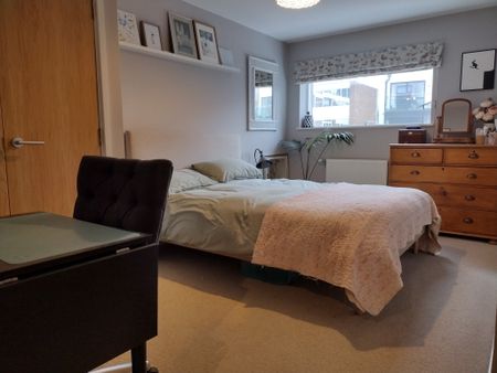 Bright, contemporary one bedroom flat with balcony To Let in SW4 - Photo 4