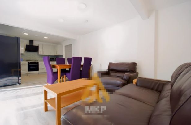 5 Bedroom 5 Bathroom - Photo 1