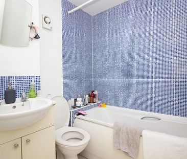 2 bedroom end of terrace house to rent - Photo 1